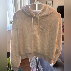 Nike Fleece almost like new trending color